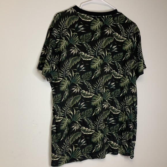 Mens WXYZ green leafs jungle short sleeve Tshirt. Size Large. Made in India. - Picture 7 of 7